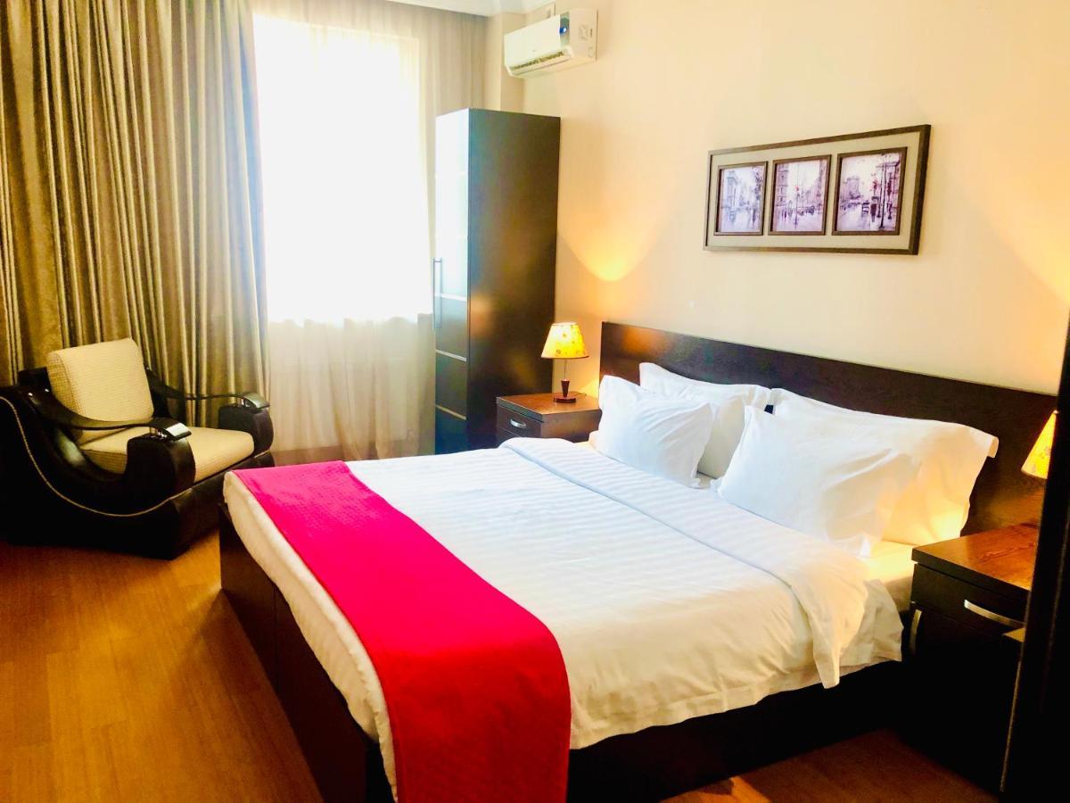 Hotel Aisi バトゥーミ エクステリア 写真