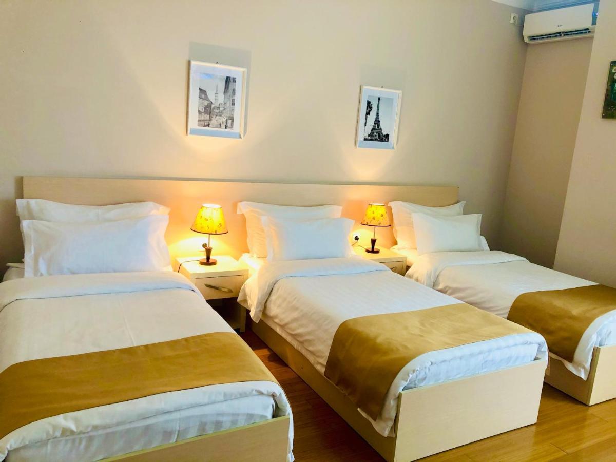 Hotel Aisi バトゥーミ エクステリア 写真
