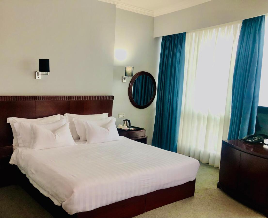 Hotel Aisi バトゥーミ エクステリア 写真