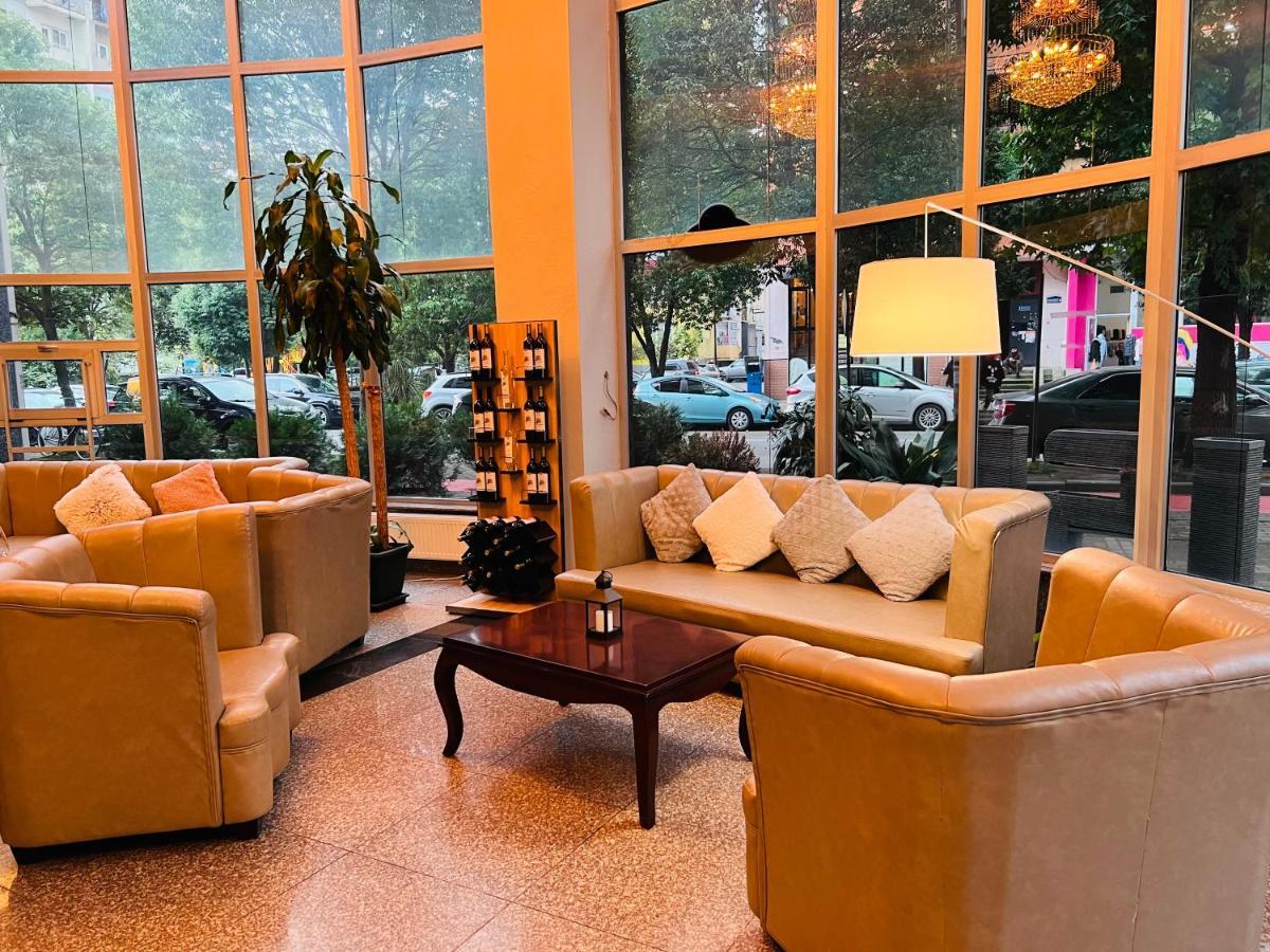 Hotel Aisi バトゥーミ エクステリア 写真