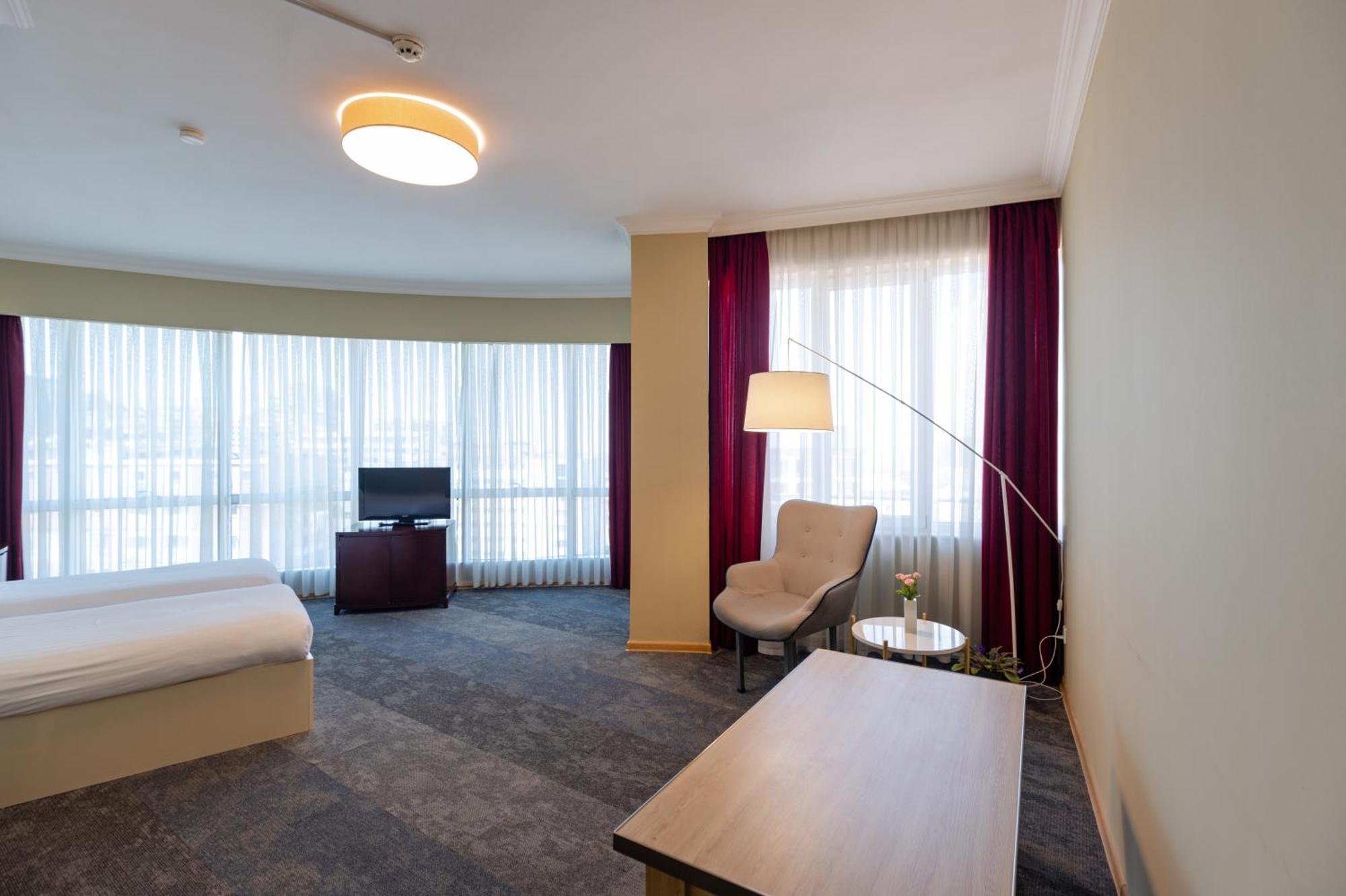 Hotel Aisi バトゥーミ エクステリア 写真