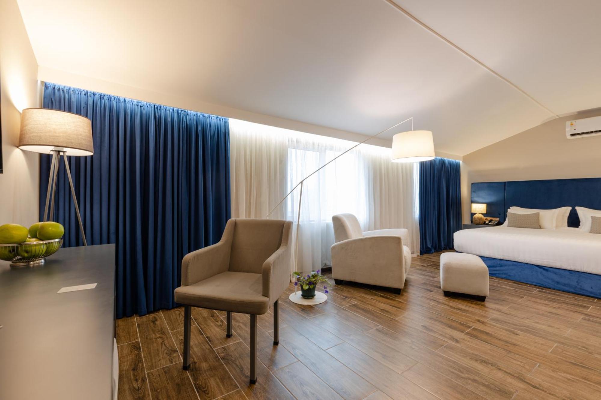 Hotel Aisi バトゥーミ エクステリア 写真