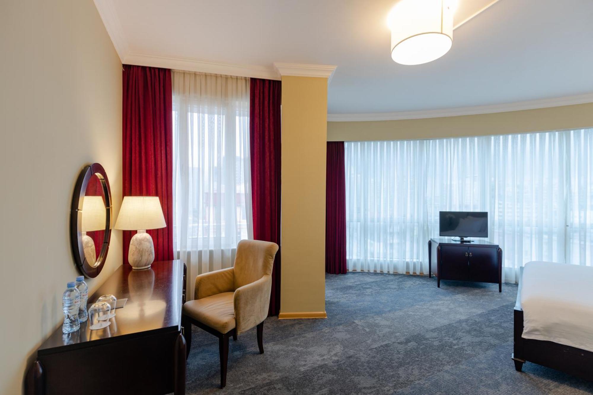 Hotel Aisi バトゥーミ エクステリア 写真