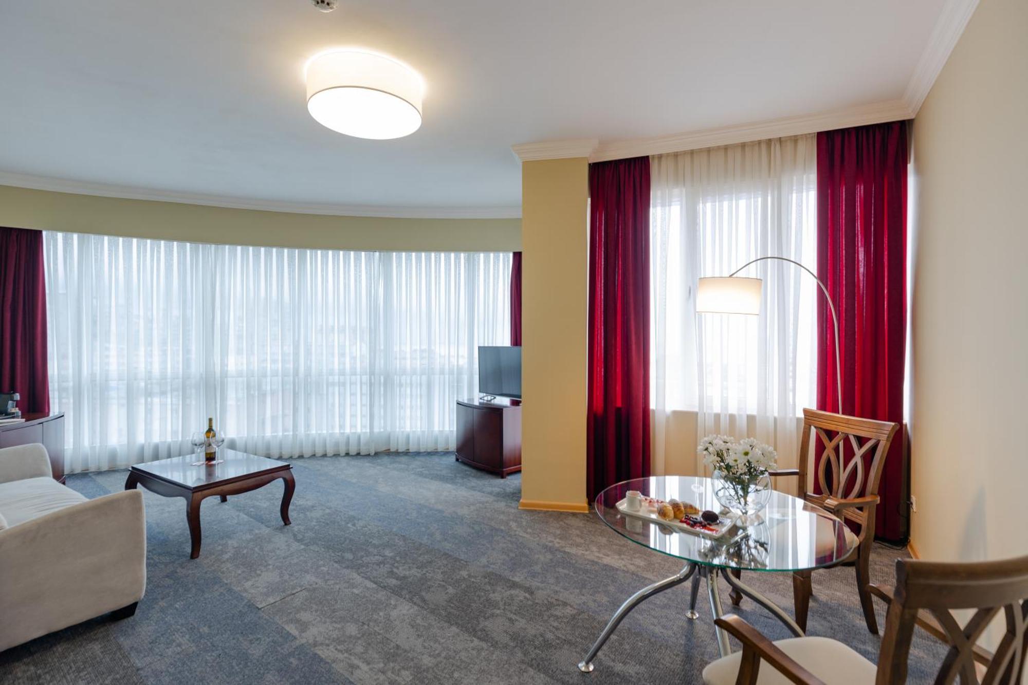 Hotel Aisi バトゥーミ エクステリア 写真