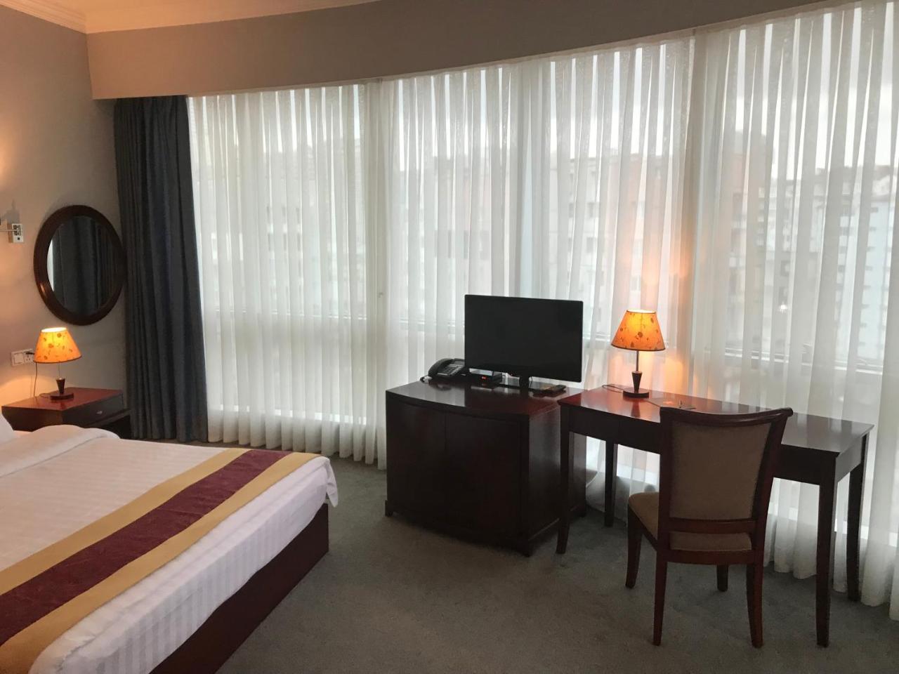Hotel Aisi バトゥーミ エクステリア 写真