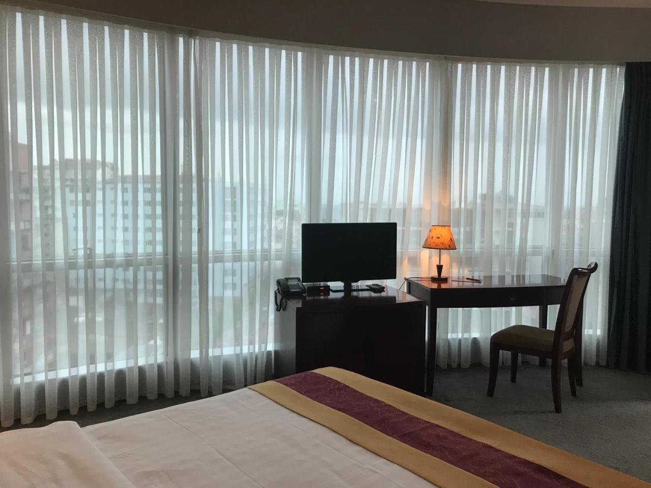 Hotel Aisi バトゥーミ エクステリア 写真