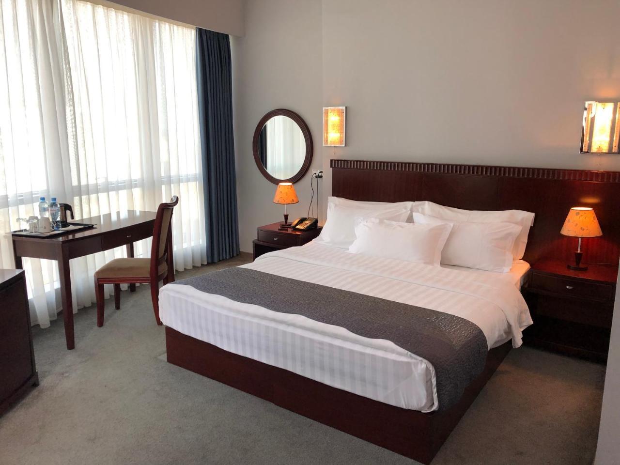 Hotel Aisi バトゥーミ エクステリア 写真