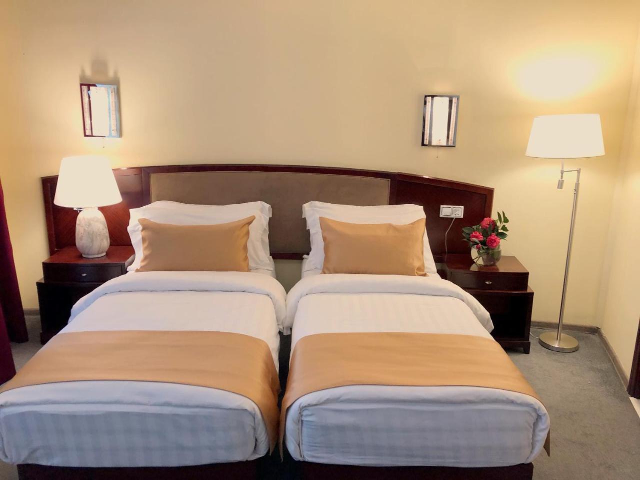 Hotel Aisi バトゥーミ エクステリア 写真