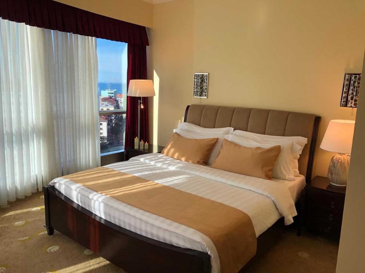 Hotel Aisi バトゥーミ エクステリア 写真