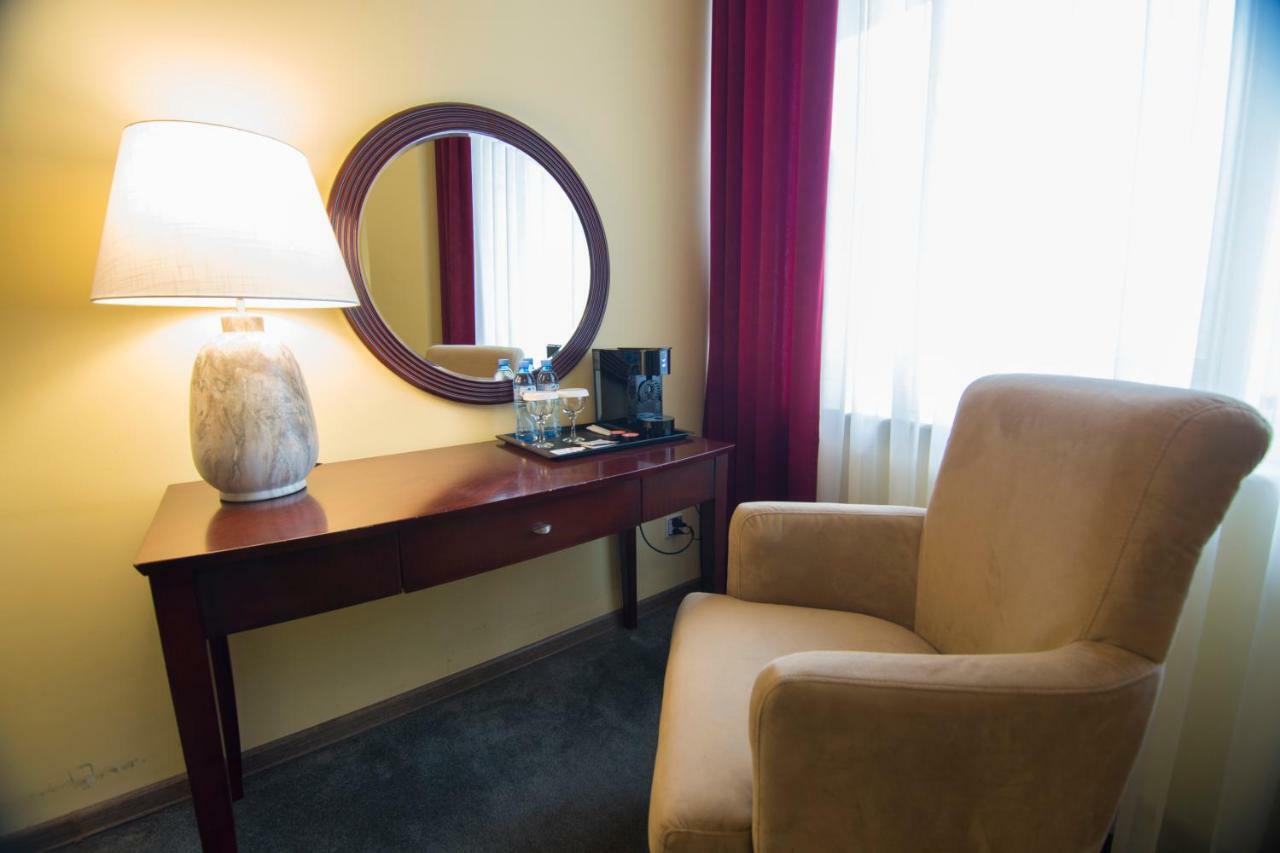 Hotel Aisi バトゥーミ エクステリア 写真