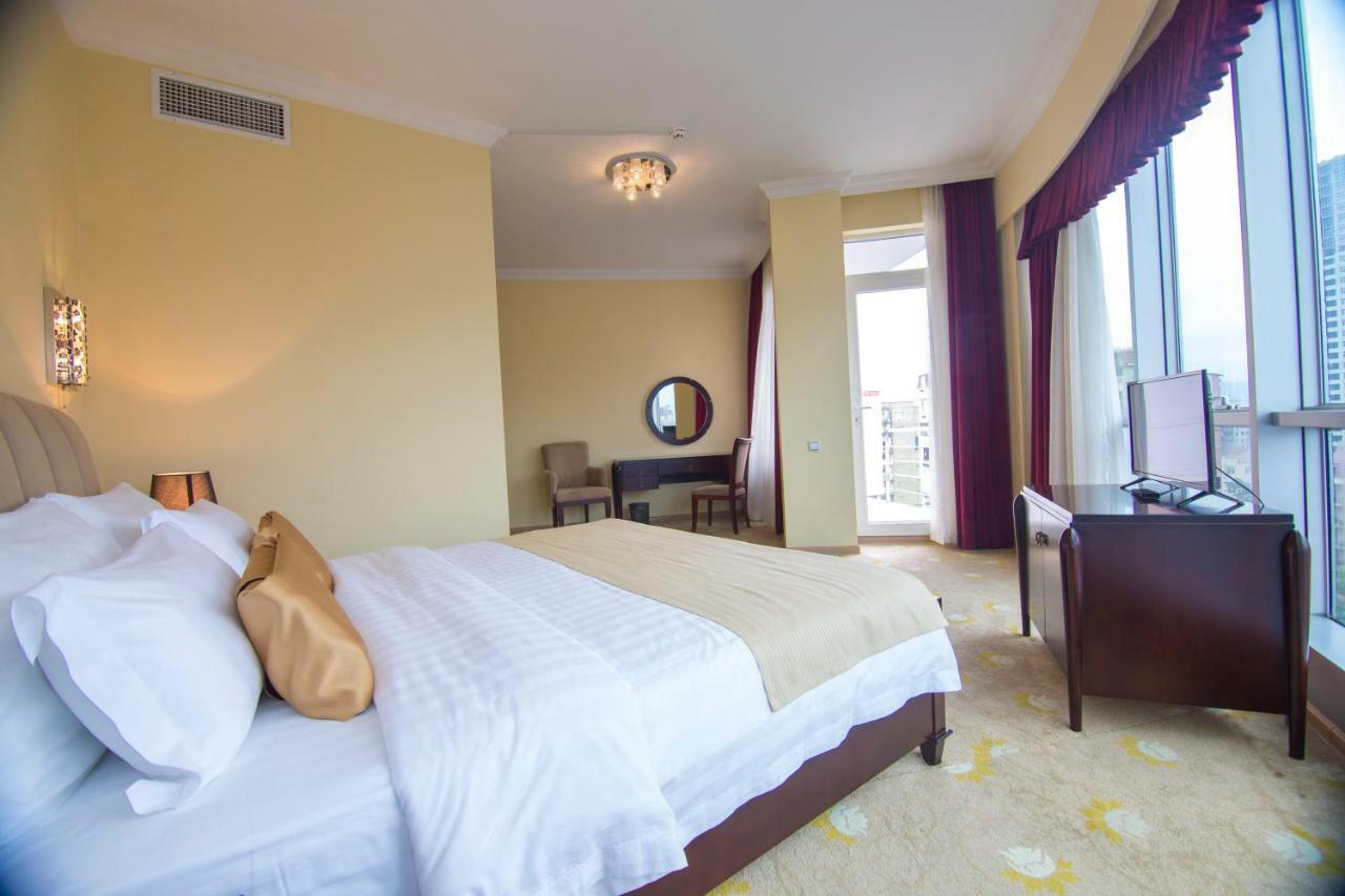 Hotel Aisi バトゥーミ エクステリア 写真